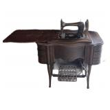 ANTIQUE SEWING MACHINE.