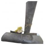 2 RUBBER MATS, SEED SPREADER  & ROPE