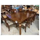 Dining Table wï¿½ 6 Chairs