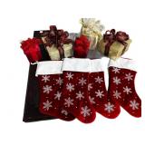Storage Container wï¿½ 4 Stockings & 5 Gift Decor