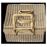 Picnic Basket wï¿½ Dishes