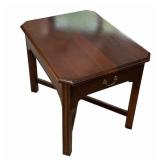 Cherry End Table wï¿½ Drawer