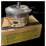 New Vintage Pressure Cooker wï¿½ Box