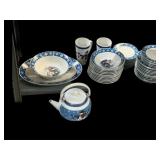 40 pc Christmas Dish Set wï¿½ Tea Kettle