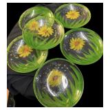 (6) Daisy Dessert Plates