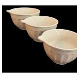 HENN 3 pc Mixing Bowls wï¿½ Spout