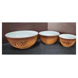 Old Orchard Is a Pattern of Vintage Pyrex Nesting
