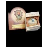 GOEBEL collectorï¿½s Plaque & 1977 Ornament