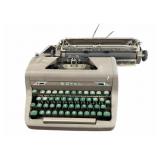 Vintage Royal Quiet De Luxe Type Writer