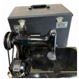 Singer Featherweight Sewing Machine wï¿½ Case