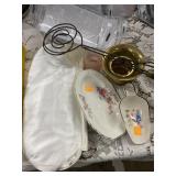 Box with Spittoon, Silk Purse