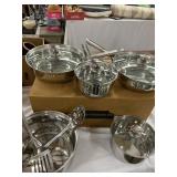 12 Pc Cookware Set