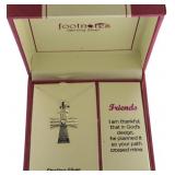 Footnotes "Friends" Pendant