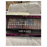 Wet & Wild 72 Eye Shadowd, 32 Lip Glosses & 6