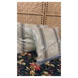 Set of 2 Ashley Pillows