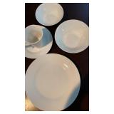 40 Pc Service for 8 JCHome Dish Set