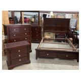 Queen - Pre-Owned 5 pc Cherry Bedroom Suite