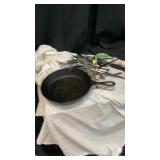 #7 Estate Cast Iron Skillet & Silverware