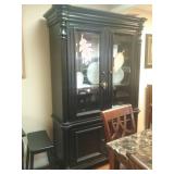 Klassuner two door glass hutch