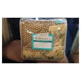 $335 Waverly 4pc Queen Comforter Set