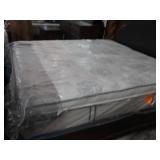 Serta King Size Reserve Suit mattress & box