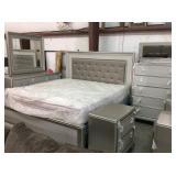 Samuel Lawrence king button gray tufted bedroom su