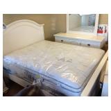 Queen Serta Woodbriar ll Pillow Top Mattress/Box