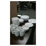 28 piece dish set