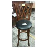 Wood barstool with swivel seat