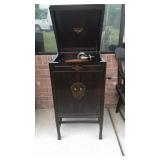 Victor Antique Victorla Record Player