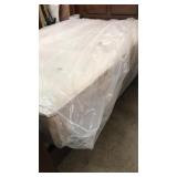 King Koil Plush Firm Queen Mattress & Box