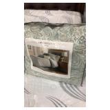 Queen - Liz Claiborne Comforter Set