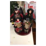 Christmas Carolers Statue