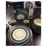 Spector 16 pc Dish Set