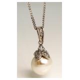 Elegant Pearl Teardrop Pendant