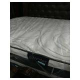 King Serta iComfort Hybrid Mattress & Box