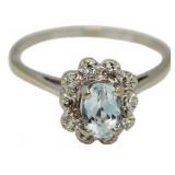 14kt Gold Oval Aquamarine & Diamond Ring