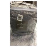 Queen - Royal Velvet Bedspread