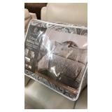 Queen 7 pc Bedding Set