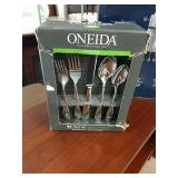 Oneida Countess 45 pc Silverware