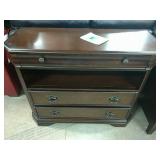 Elements Kensington Media Chest