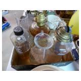 2 kerosene lamps