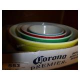 4 Pyrex mixing bowls