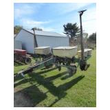 John Deere 7000 4-row planter - 1 tire bad - ferti