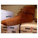 13 pair Minnetonka moccasins - brown boot women 13 pair Minnetonka moccasins - brown boot women