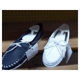 15 pair Minnetonka women 15 pair Minnetonka women