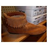 13 pair Minnetonka women 13 pair Minnetonka women