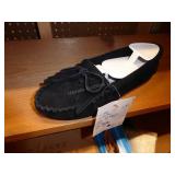 6 pair Minnetonka women 6 pair Minnetonka women