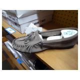 6 pair Minnetonka women 6 pair Minnetonka women