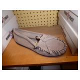 9 pair Minnetonka women 9 pair Minnetonka women